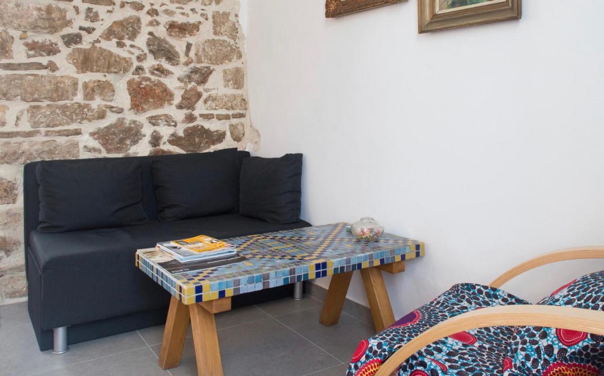 A Litte Taste Of Home Guest House Athene Buitenkant foto