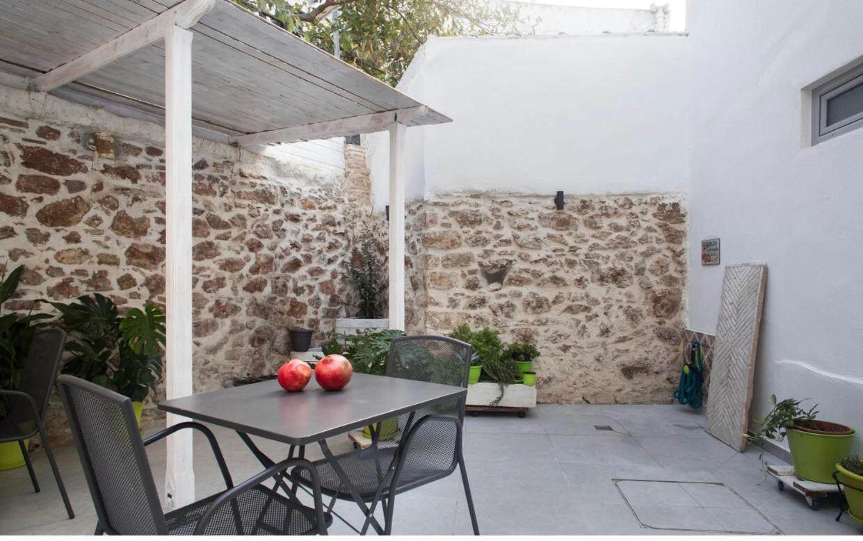 A Litte Taste Of Home Guest House Athene Buitenkant foto