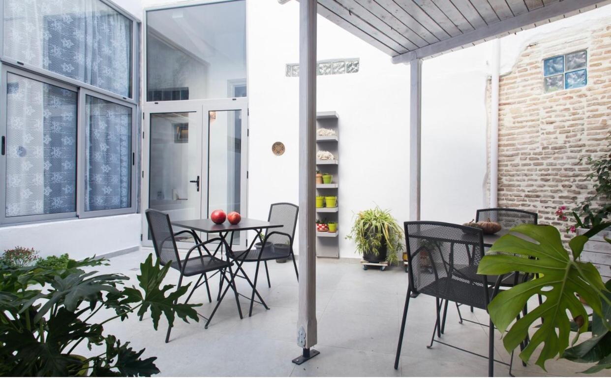 A Litte Taste Of Home Guest House Athene Buitenkant foto